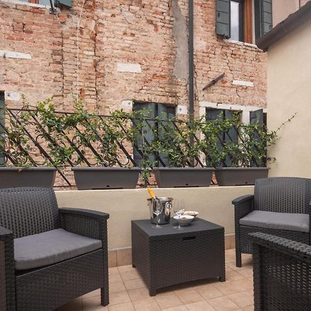 Sant'Aponal Cozy Apartment With Balcony R&R Βενετία Εξωτερικό φωτογραφία