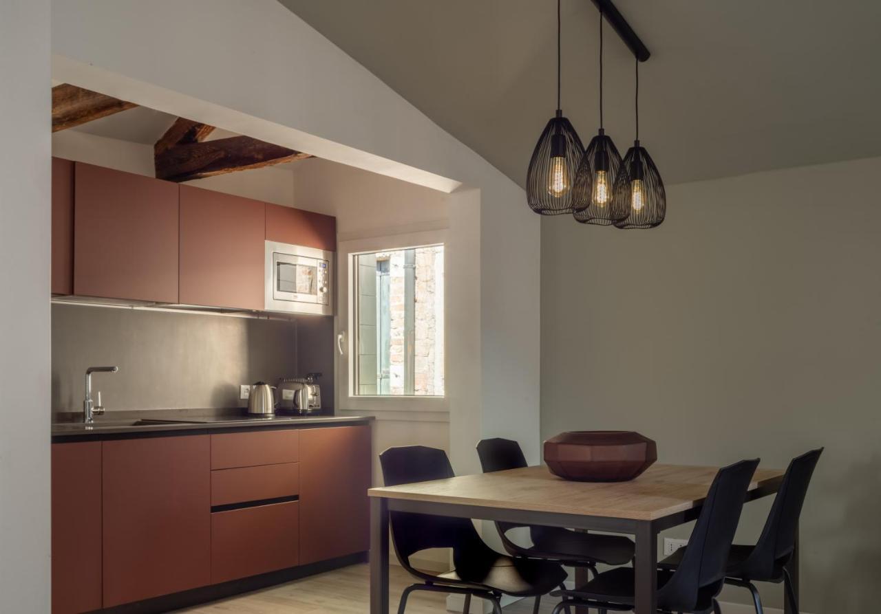 Sant'Aponal Cozy Apartment With Balcony R&R Βενετία Εξωτερικό φωτογραφία