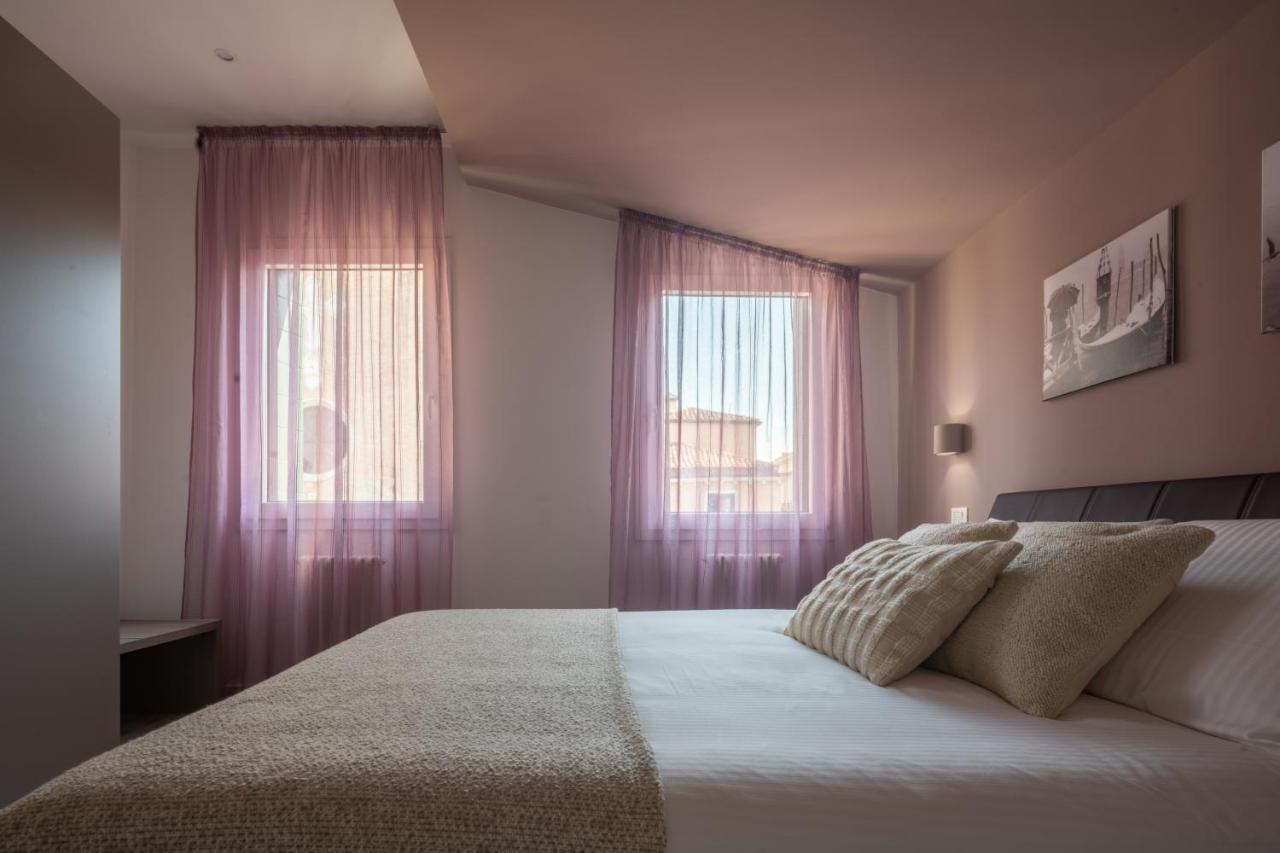 Sant'Aponal Cozy Apartment With Balcony R&R Βενετία Εξωτερικό φωτογραφία
