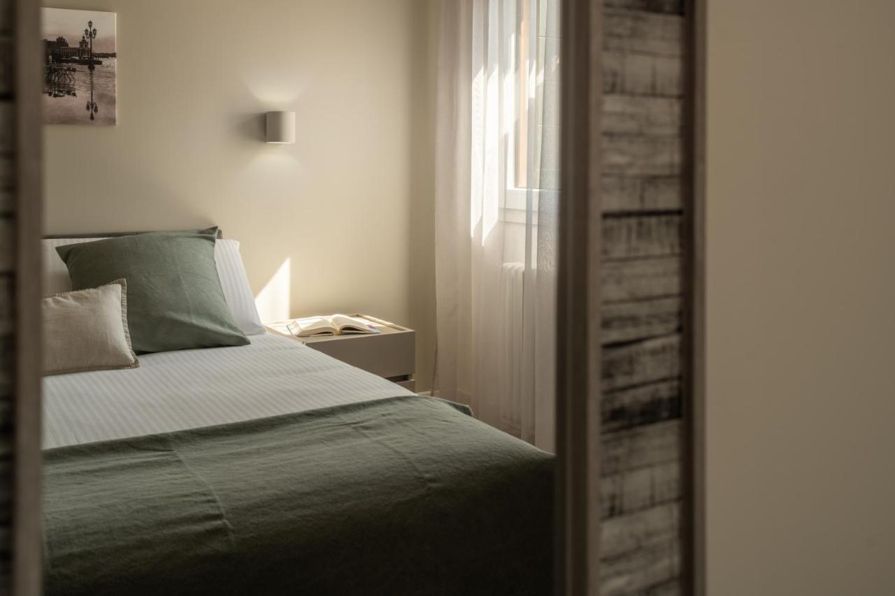 Sant'Aponal Cozy Apartment With Balcony R&R Βενετία Εξωτερικό φωτογραφία