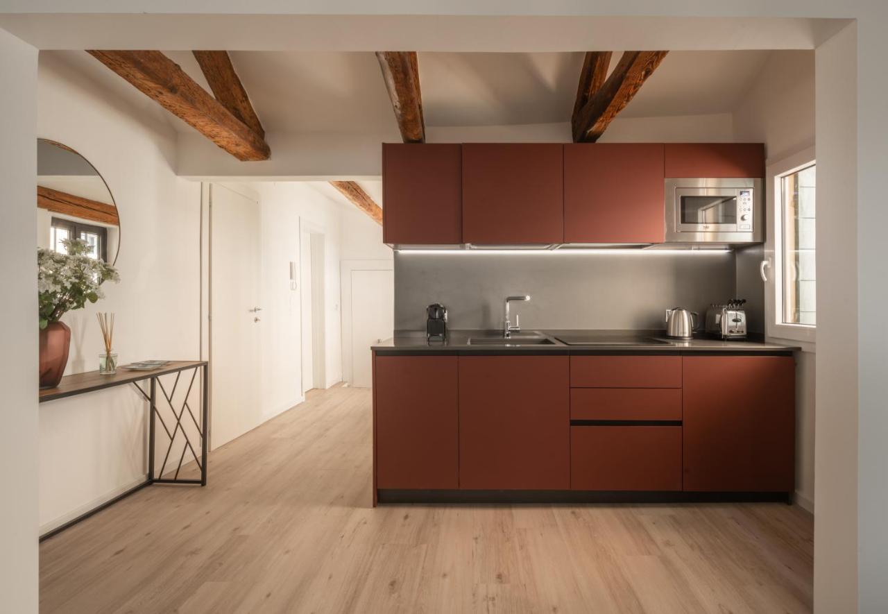 Sant'Aponal Cozy Apartment With Balcony R&R Βενετία Εξωτερικό φωτογραφία