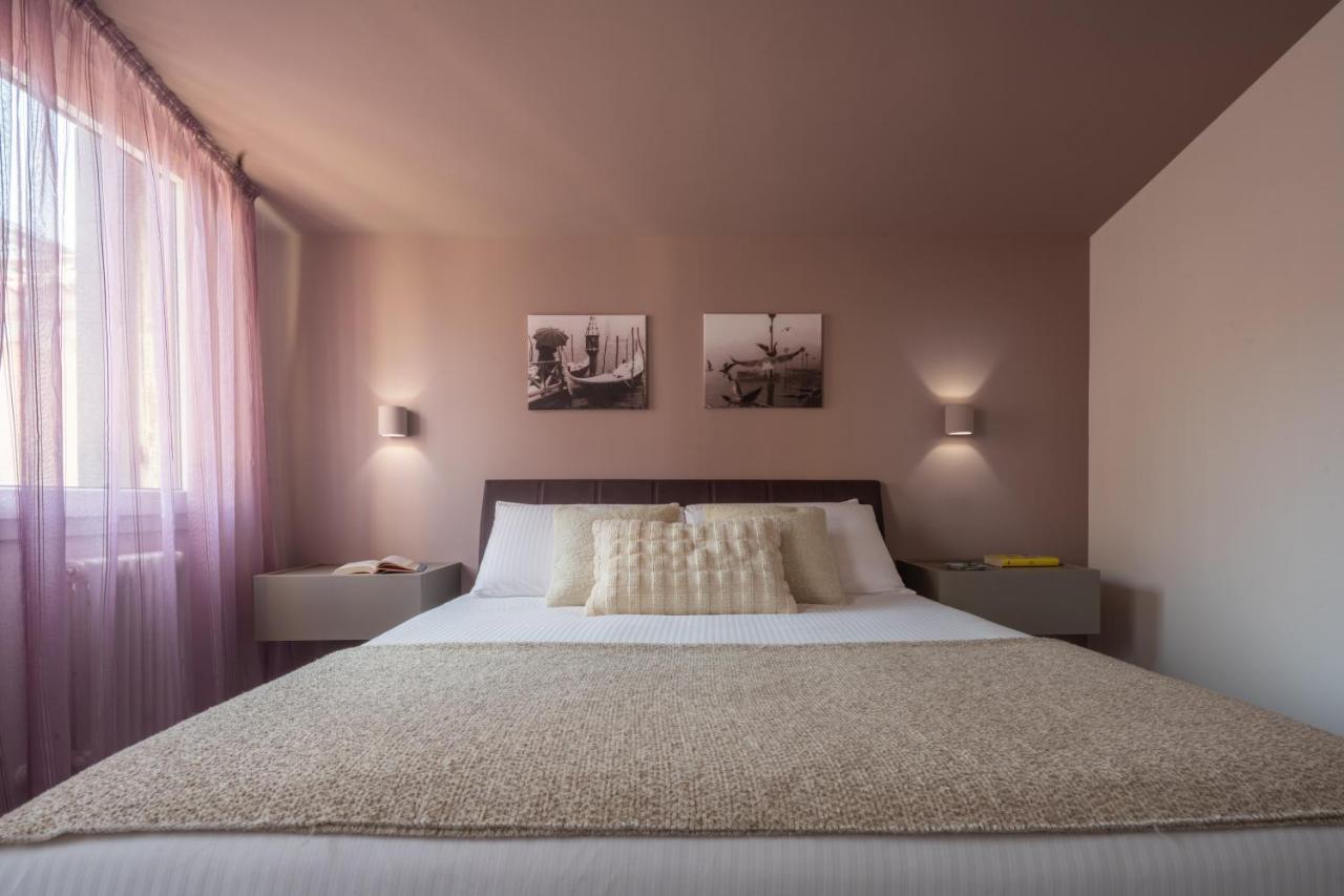 Sant'Aponal Cozy Apartment With Balcony R&R Βενετία Εξωτερικό φωτογραφία