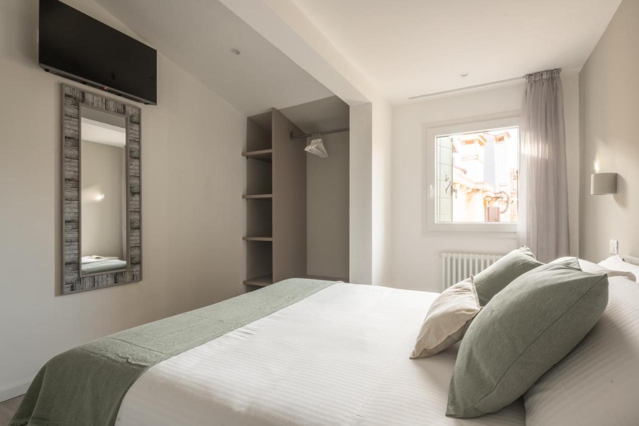 Sant'Aponal Cozy Apartment With Balcony R&R Βενετία Εξωτερικό φωτογραφία