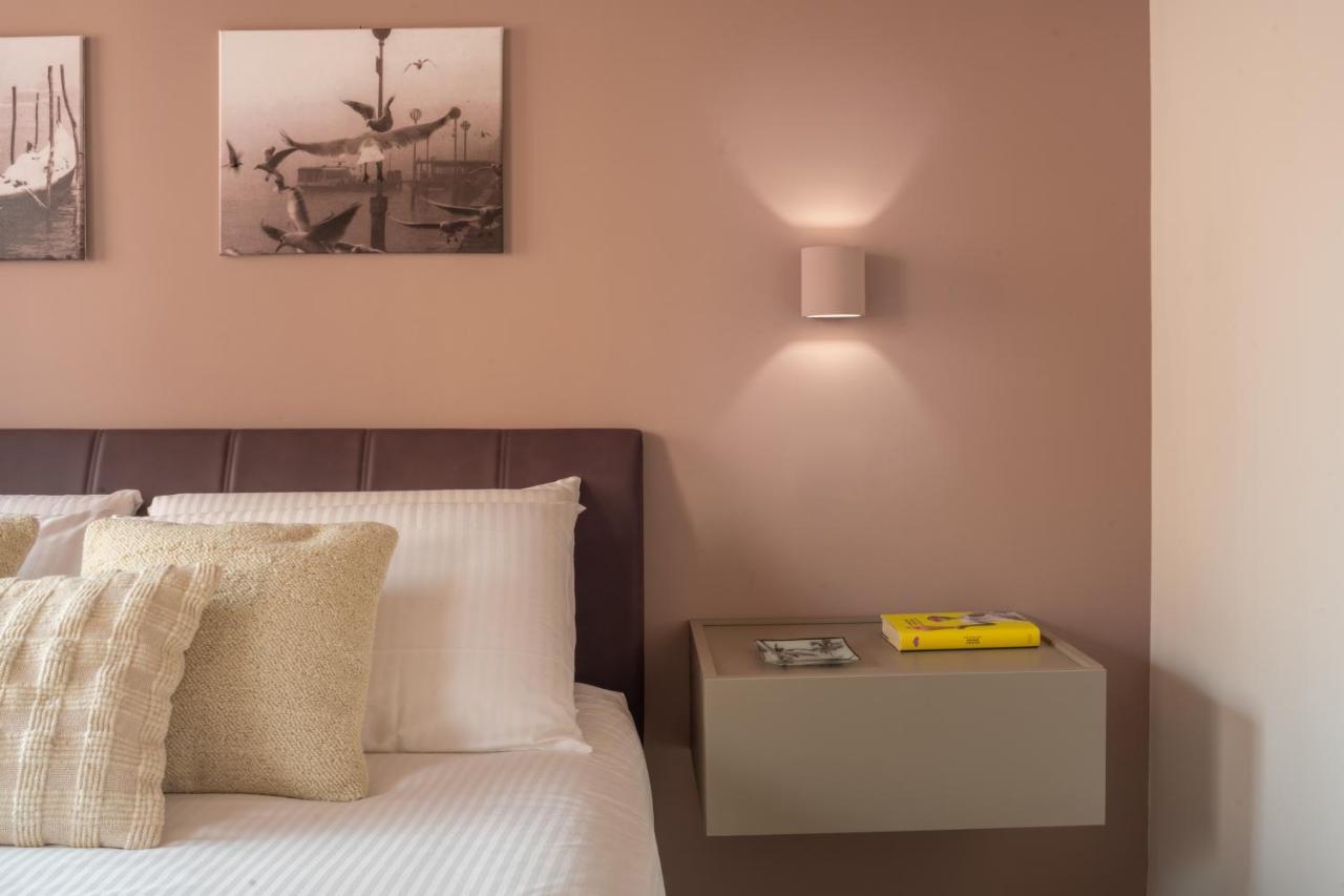 Sant'Aponal Cozy Apartment With Balcony R&R Βενετία Εξωτερικό φωτογραφία
